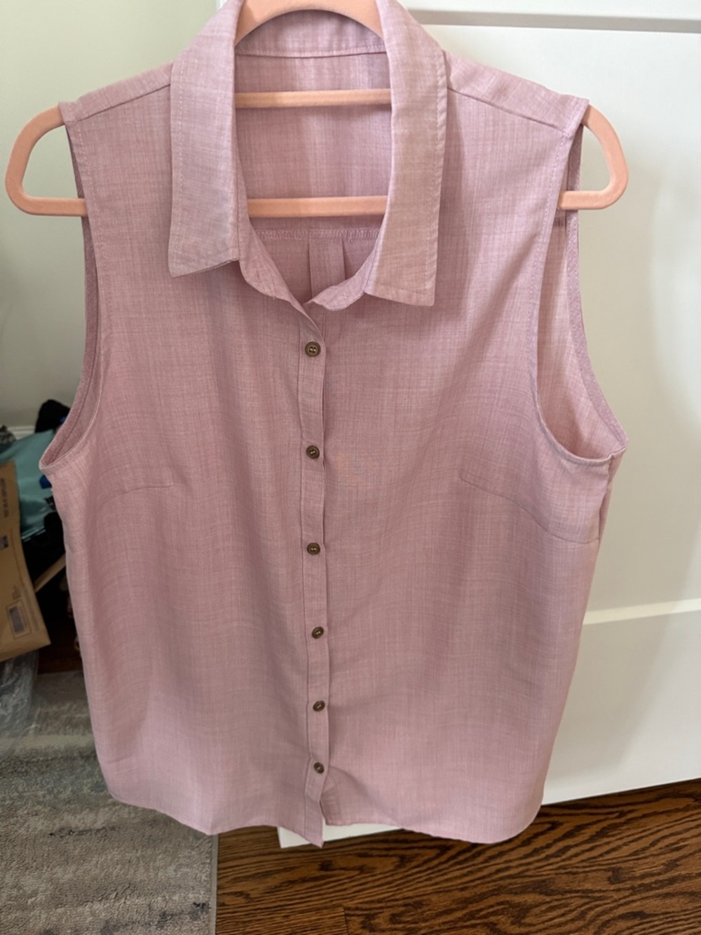 Sleeveless Button-Front Collared Top in Light Mauve